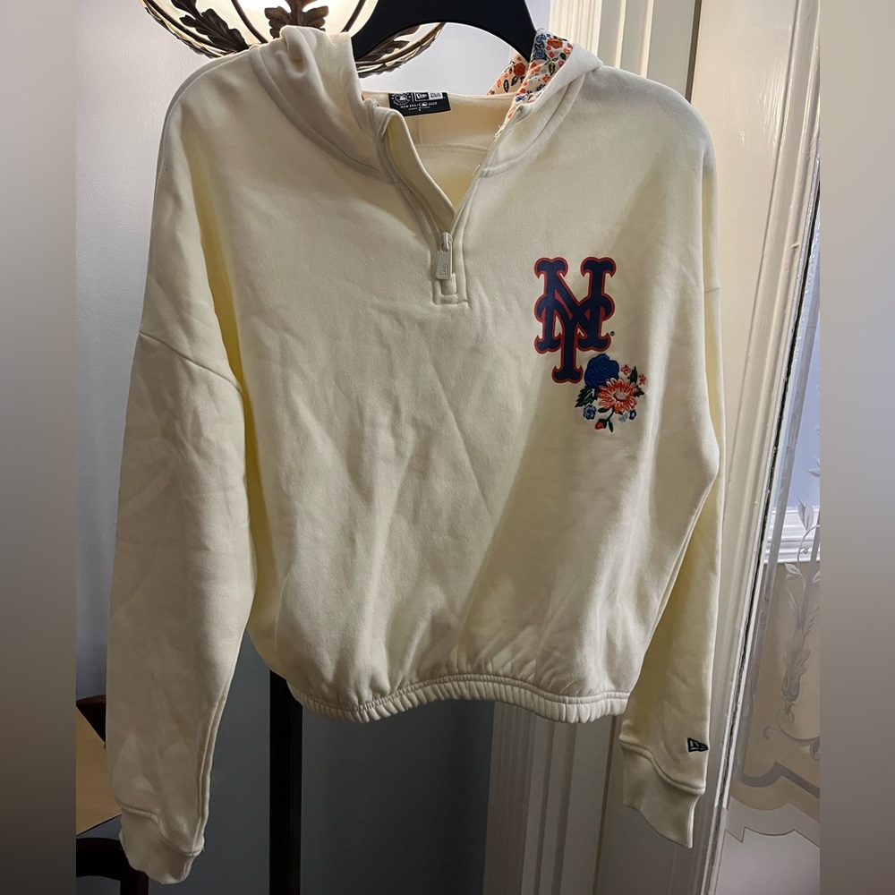 New Era Cream Jacket with Floral Accents New York Mets size Small